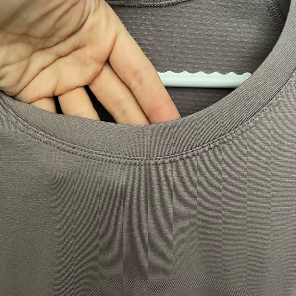 Lululemon Swiftly Tech LS in lilac s8 - Picture 3 of 5
